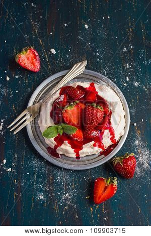 Meringues Pavlova Cake With Fresh Strawberry