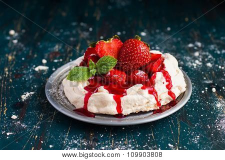 Meringues Pavlova Cake With Fresh Strawberry