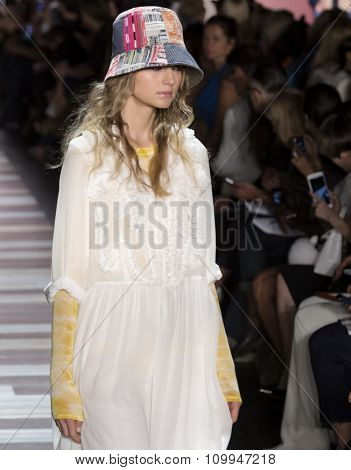 Bcbg Max Azria - Spring 2016 Collection