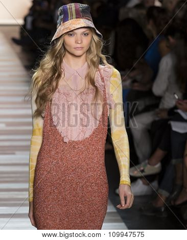 Bcbg Max Azria - Spring 2016 Collection