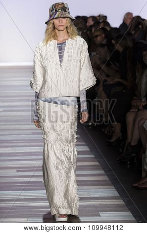 Bcbg Max Azria - Spring 2016 Collection