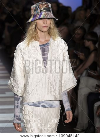 Bcbg Max Azria - Spring 2016 Collection