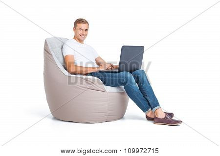 Concept for frameless cushioned furniture