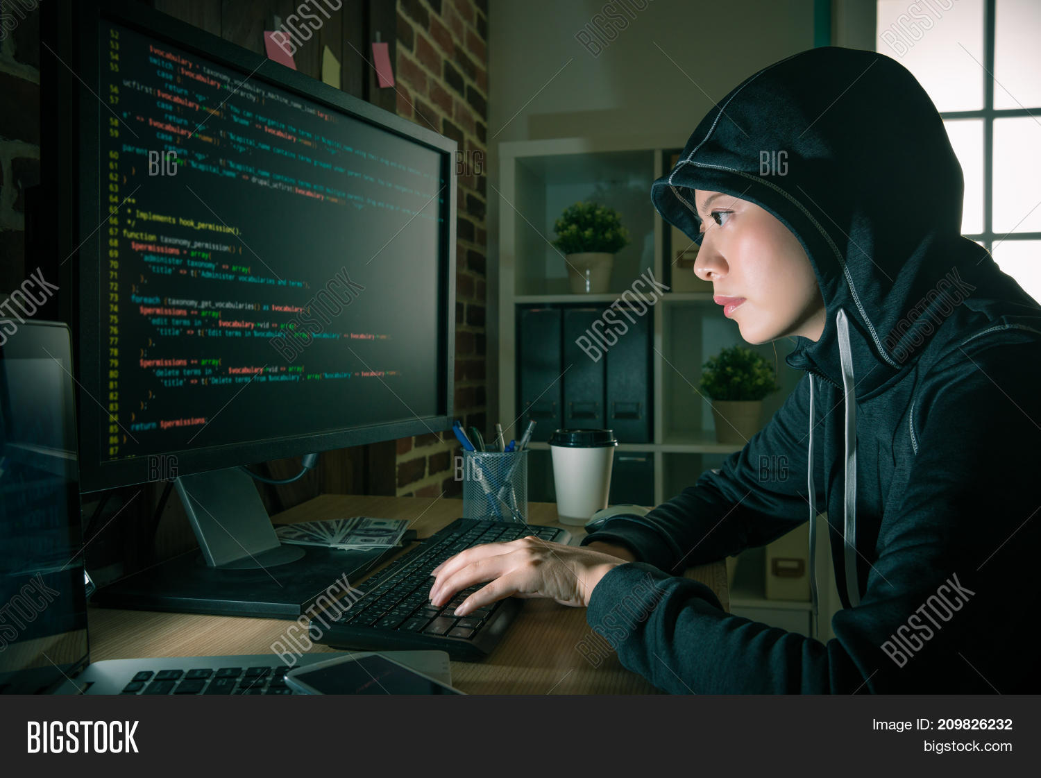 Hack into. Hack into. Hack into. Хакер картинки. Хакер.