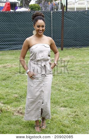 LOS ANGELES - JUN 12: Tamera Mowry ankommer på 22 årlige 'Time for Heroes' Celebrity Picnic en