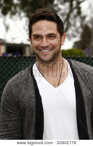 ลอสแองเจลิส - 12 jun: Brandon Barash 22 ประจำปี 'เวลาสำหรับฮีโร่' ดาราปิกนิก