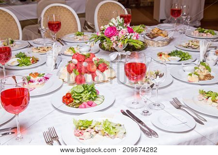 Photo of banquet - tablewear and celebratory meal, interior photo