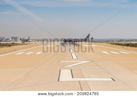 Los Angeles International Airport (lax)
