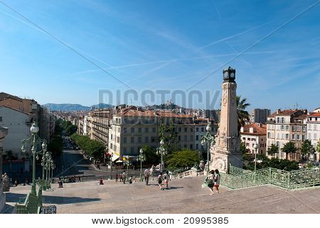 Panorama di stairway to Saint Charles stazione ferroviaria a Marsiglia