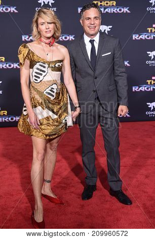 LOS ANGELES - OCT 10:  Mark Ruffalo and Sunrise Coigney arrives for the 