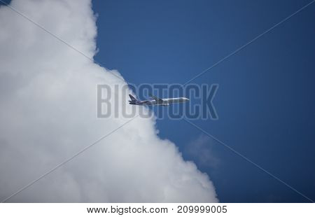 Boeing 777-300 Hs-tkd Tg103