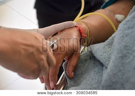 Health Screenings: Fingerstick Or Venous Blood Draw For Laboratory Hematology , Nurse Taking Blood S