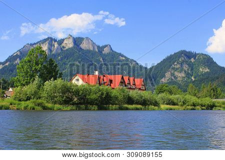 Dunajec River And Three Crowns Peak In Pieniny Mountains At Summer, Poland