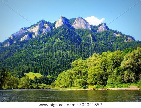 Dunajec River And Three Crowns Peak In Pieniny Mountains At Summer, Poland