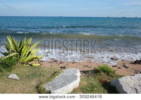 Daytime Seaside View In Thailand,chong Samaesarn Is A Popular Tourist Destination.