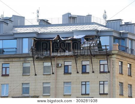 Repair The Upper Floor Of The House Mytninskaya Naberegnaya 1 Saint Petersburg Russia August 2017