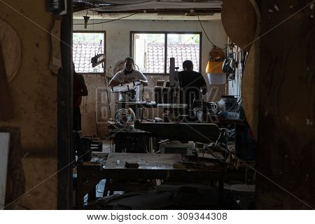 Gianyar,bali/indonesia-may 30 2019: The Guitar Craftsmen Are Working On Making Guitars In A Classica