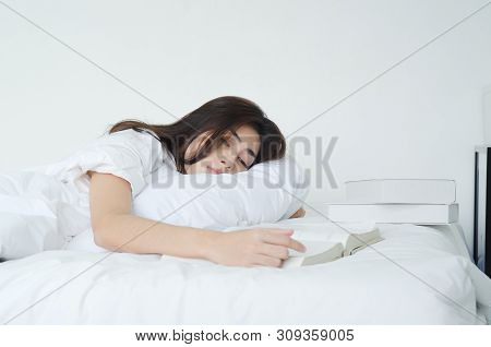 People Read Sleeping Books..