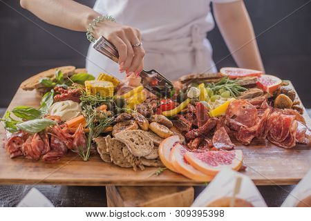 Assorted Ham, Sausage, Mozzarella, Grapefruit, Grapefruit, Date, Basil, Cucumber, Vegetable Grill On