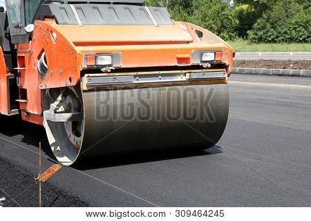 Heavy Vibration Roller Compactor At Asphalt Pavement Works For Road Repairing