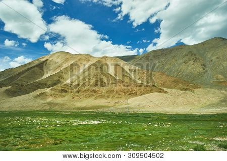 Gorge Holoyn Havzal, Bajan Olgij, Mongolia Landscape