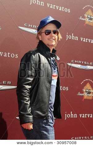 WEST HOLLYWOOD, CA - MAR 11: David Spade na 9 roczne korzyści dom John Varvatos Stuart na Mar
