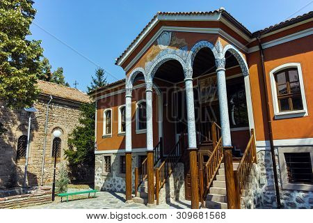 Perushtitsa, Bulgaria - September 4, 2016: The Building Of Danov School From The 19th Century, Perus