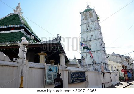 Melaka, Malaysia - 25 Jun, 2019: Soaring Minaret Tower At The 1748-1872 Masjid Kampang Kling Mosque.
