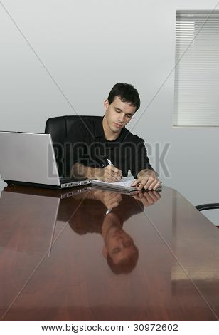 Üzleti ember hivatal írásban