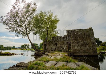 Amares, Portugal - June 20, 2019 : Ruins Of A Mill On The Green Banks Of The River Cávado In Braga, 