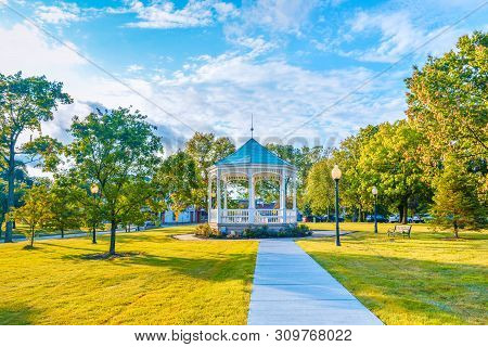 Arbor In The Bright Spring Public Park In The City Of Kent Of The Usa