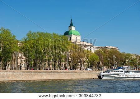 Moscow, Russia - May 6, 2019: A View Of The Imperial Educational Home And A Lot Of Pleasure Boats Mo