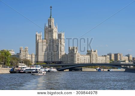 Moscow, Russia - May 6, 2019: A View Of The High-rise On Kotelnicheskaya Embankment And A Lot Of Ple