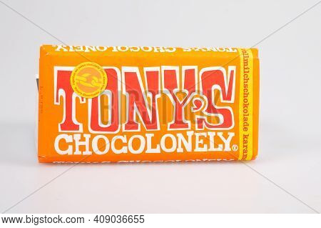 Bordeaux , Aquitaine France - 02 13 2021 : Tony's Orange Chocolate Bar With Brand Text Logo And Text