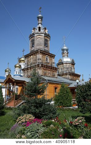 Temppelin pyhä marttyyri Harlampy.The Virgin Tihvinin Luostaria. Tsivilsk.