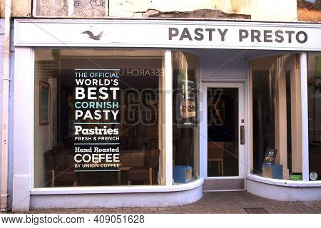 Looe (england), Uk - August 22, 2015: Pasty Shop In Looe, Cornwall, England, United Kingdom.