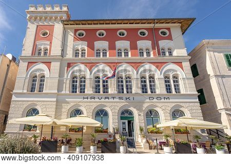 Vis, Croatia - Aug 19, 2020: Facade Of Hrvatski Dom At Old Town Port In Summer