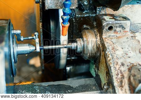 Old Internal Grinding Machine. Shop For Metal Machining.
