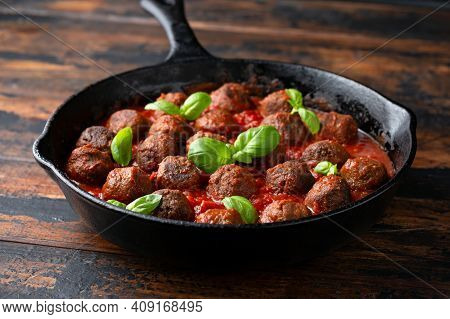 Vegetarian Spaghetti With Meat Free, Vegan Meatballs In Rich Tomato Sauce In Iron Cast Pan