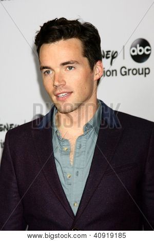 LOS ANGELES - Today: Ian Harding beachtet die ABC TCA Winter 2013-Party im Langham Huntington Hotel