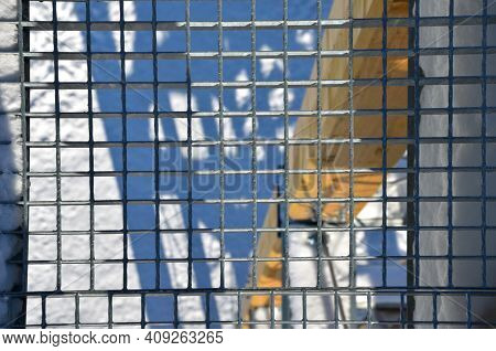 Gray Grille Transparent Viewing Platform Construction With High Resistance To Deformation Even Under