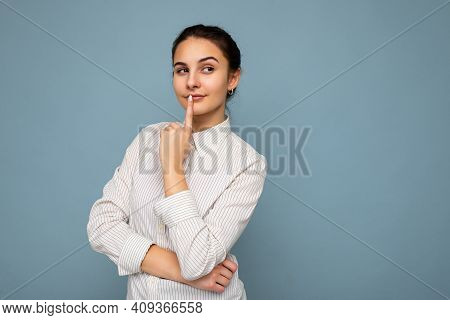 Photo Portrait Of Young Attractive Beautiful Thoughtful Brunette Woman With Sincere Emotions Wearing