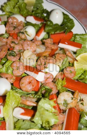 Salát s Crabsticks a krevety