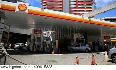 Salvador, Bahia, Brazil - February 23, 2021: Petrol Station Of The Shell Network In The City Of Salv