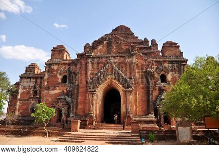 Dhammayangyi Paya Or Dhammayan Temple Pagoda Chedi Burma Style For Burmese People And Foreign Travel
