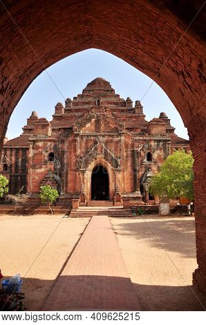Dhammayangyi Paya Or Dhammayan Temple Pagoda Chedi Burma Style For Burmese People And Foreign Travel