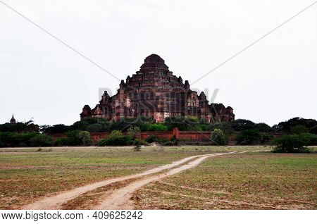 Dhammayangyi Paya Or Dhammayan Temple Pagoda Chedi Burma Style For Burmese People And Foreign Travel
