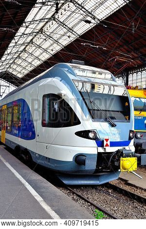 Modern Electric Train Set For Suburban Passenger Transport At Budapest-nyugati Railway Station, Augu