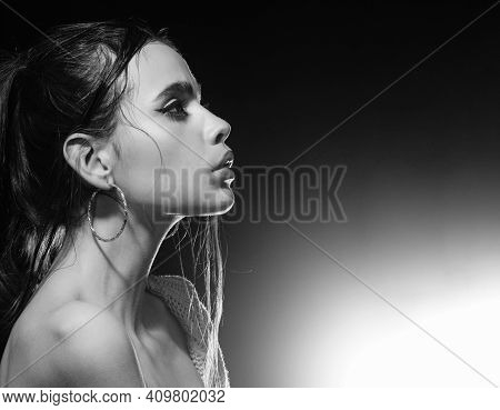Young Teen Glamour Model Girl