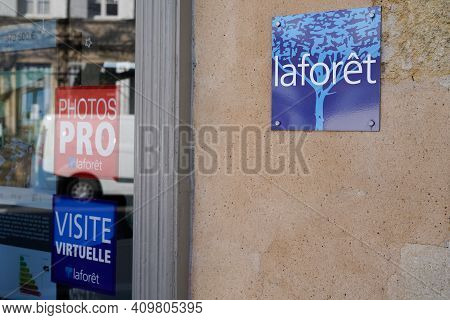 Bordeaux , Aquitaine France - 02 20 2021 : Laforet Sign Logo And Text Brand In Agency Of Real Estate